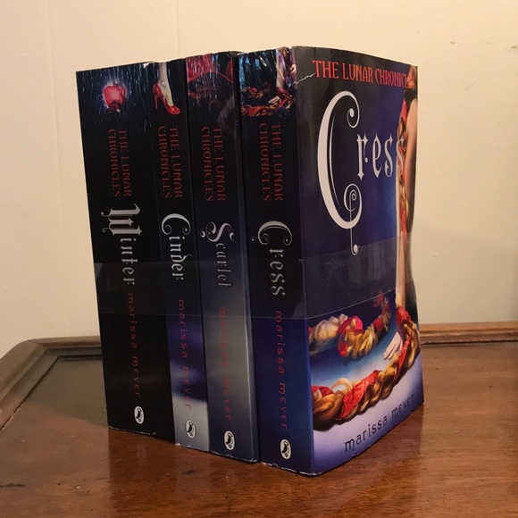 The Lunar Chronicles Paperback Set by Marissa Meyer - Picture 1 of 4